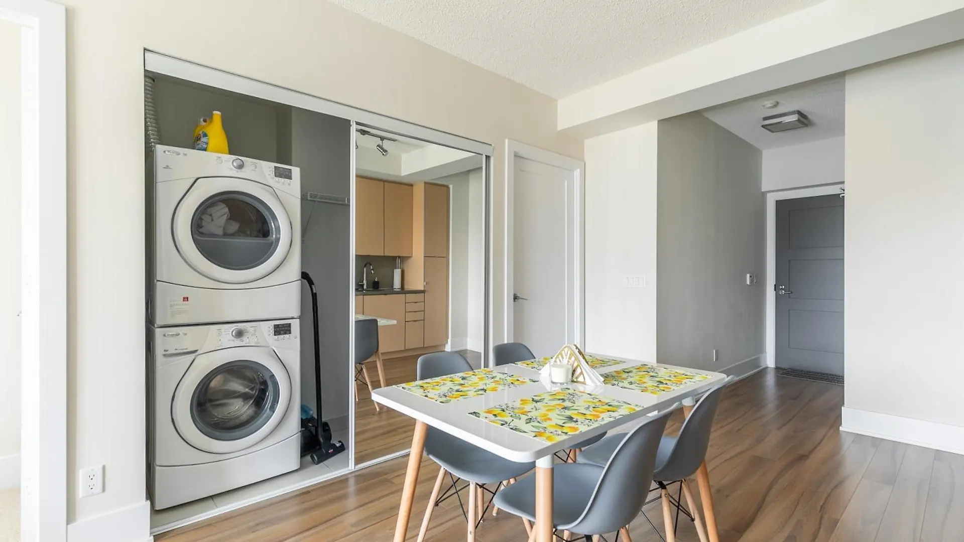 Globalstay Modern Downtown Apartment تورونتو