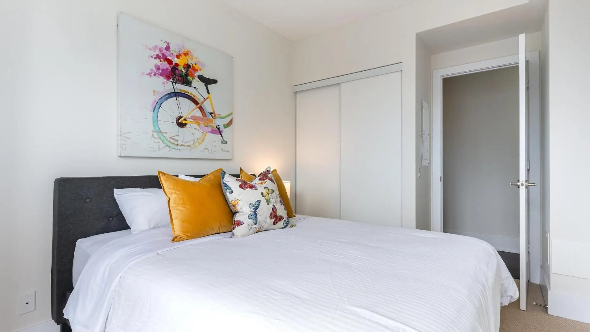 Globalstay Modern Downtown Apartment تورونتو
