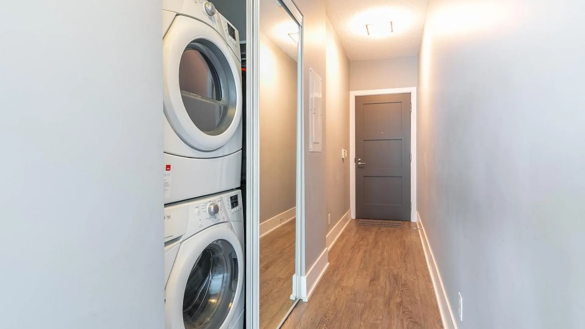 Globalstay Modern Downtown Apartment تورونتو
