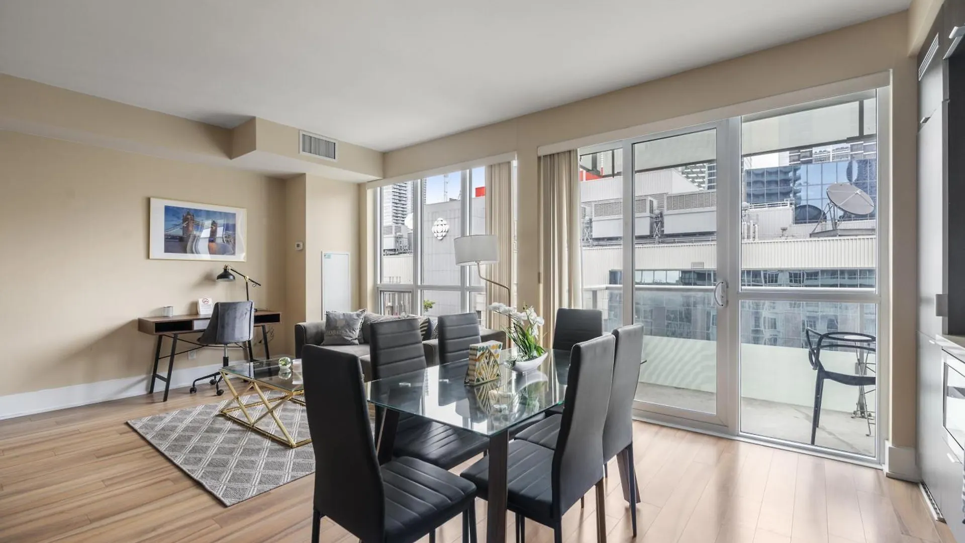 Globalstay Modern Downtown Apartment تورونتو
